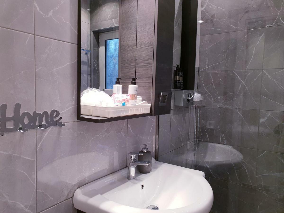 Beautiful Brand New Apartment Seaside Афіни Екстер'єр фото
