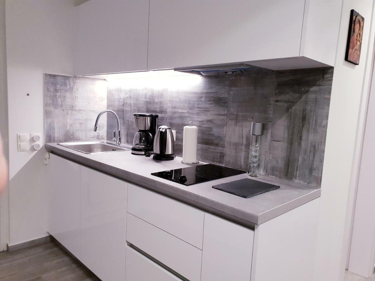 Beautiful Brand New Apartment Seaside Афіни Екстер'єр фото