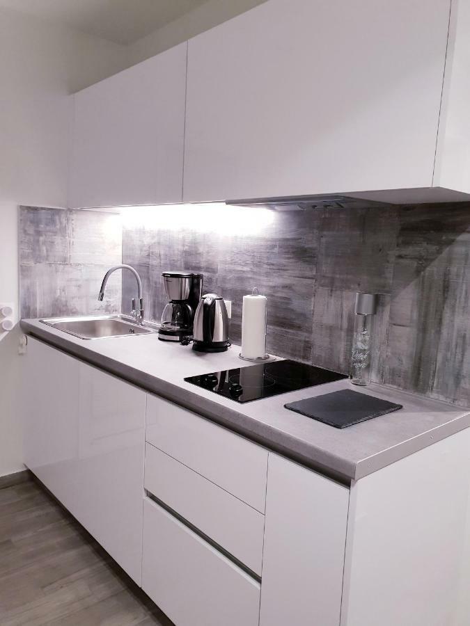 Beautiful Brand New Apartment Seaside Афіни Екстер'єр фото